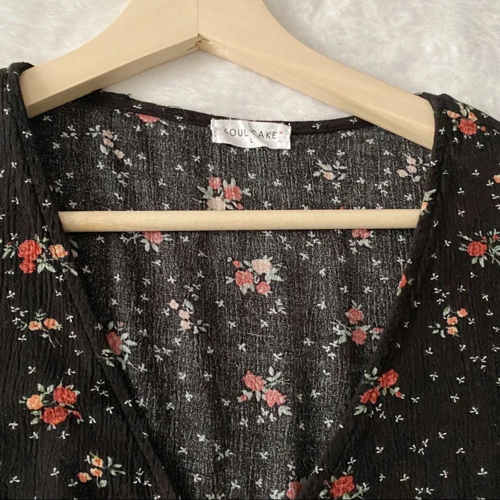 Floral Button Down Cropped Top - Picture 7 of 10